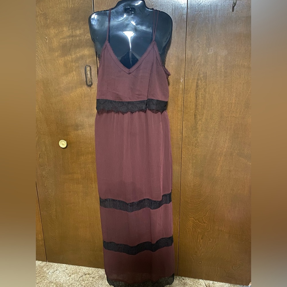 Brand: H&M
Size: 14
Color: burgundy